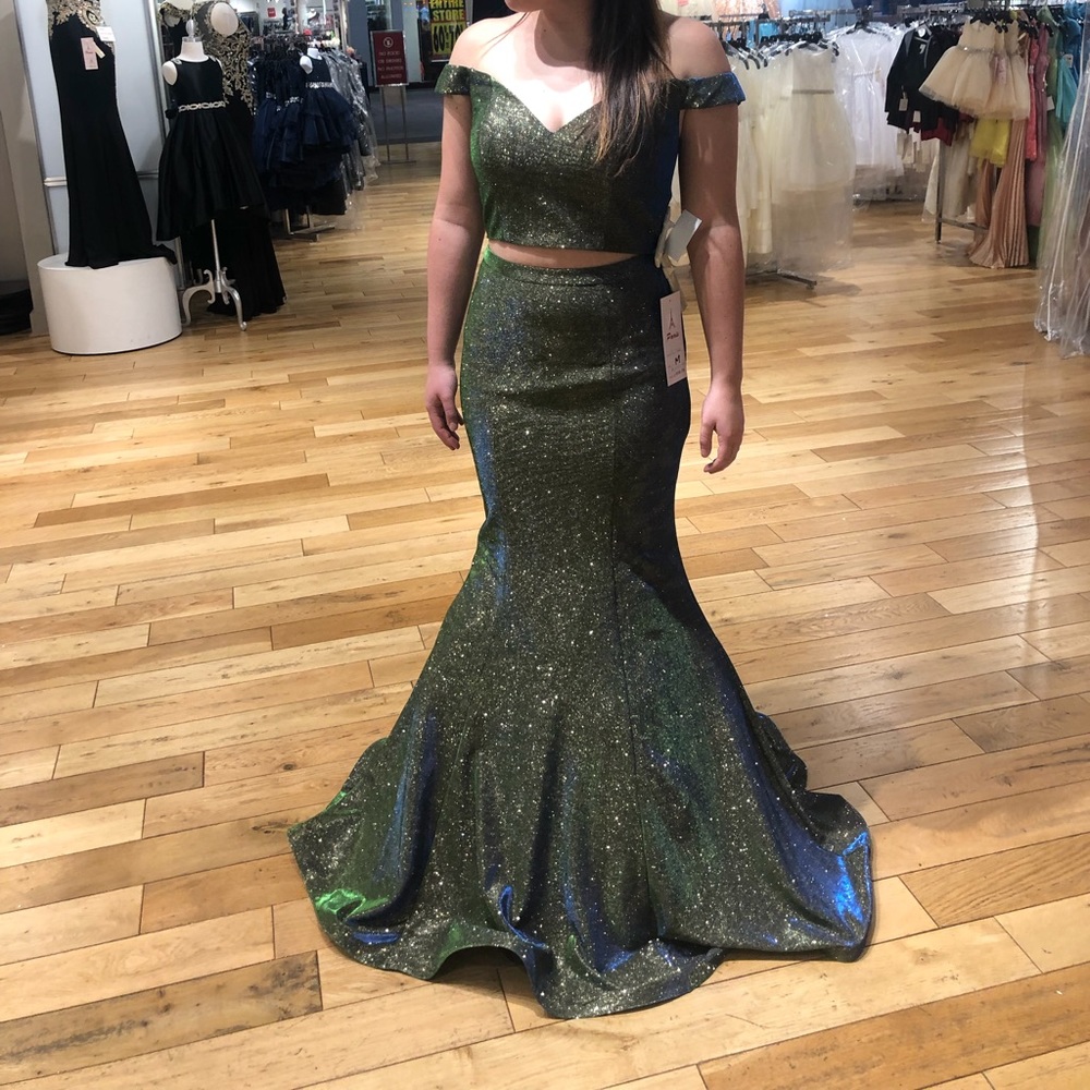 Prom - Picture 3 of 3